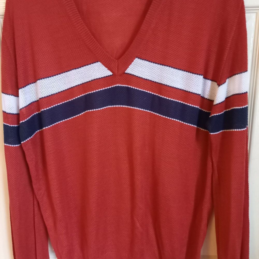 Size 46-48 P2P25" Vintage Red Striped V-Neck Lightweight Jumper - Picture 2 of 7